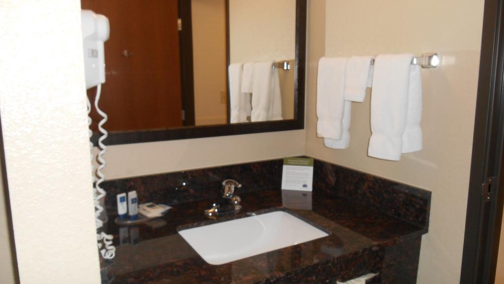 Americinn By Wyndham New London Εξωτερικό φωτογραφία